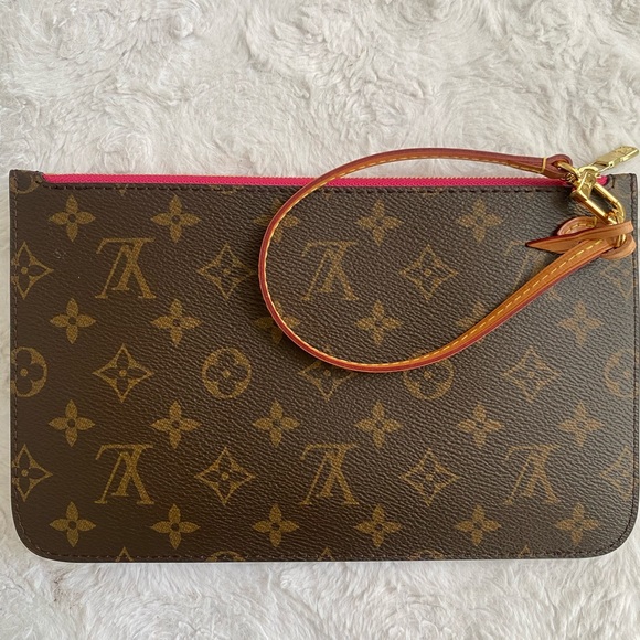 Louis Vuitton Handbags - ✨LV never full pochette ✨